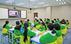與清華大學(xué)合作遠程教學(xué)平臺投入使用-248.jpg